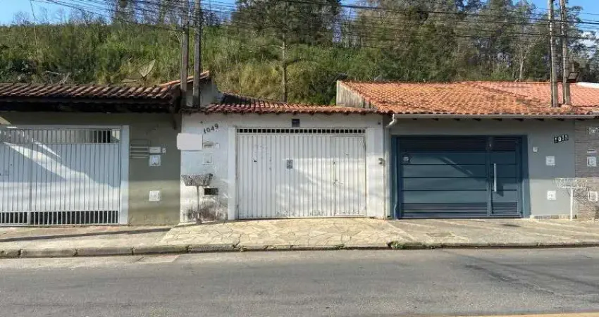 Casa à venda em mogi das cruzes-sp, bairro cézar de souza! 2 quartos, sala, banheiro, 2 vagas, 49m².
