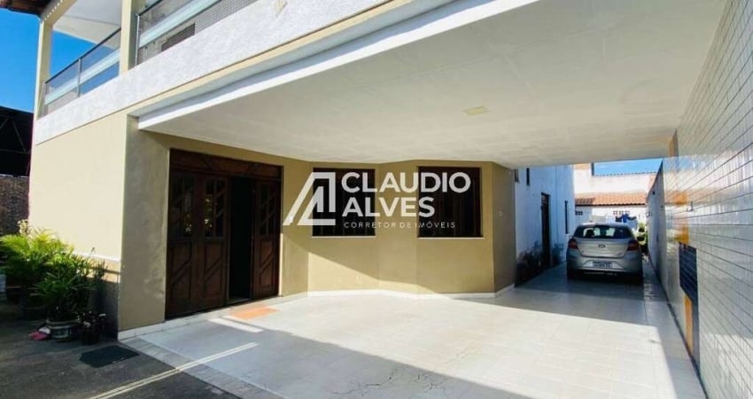 CASA COM 6 QUARTOS SENDO 3 SUÍTES  NA REGIÃO DO SHOPING BOULEVARD