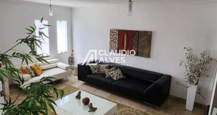 CASA COM 3 QUARTOS SENDO 1 SUÍTE MOBILIADA (PORTEIRA FECHADA)