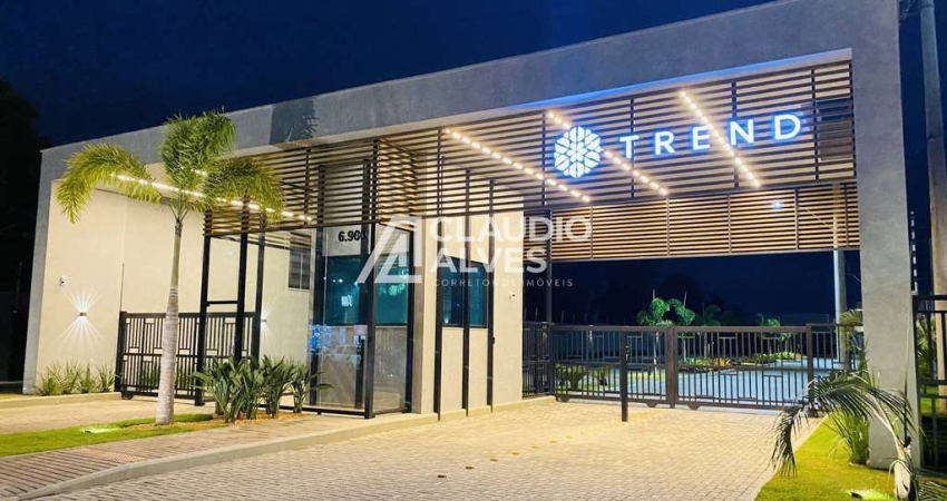 CASA COM 3 QUARTOS SENDO 1 SUÍTE EM CONDOMÍNIO NO BAIRRO SIM