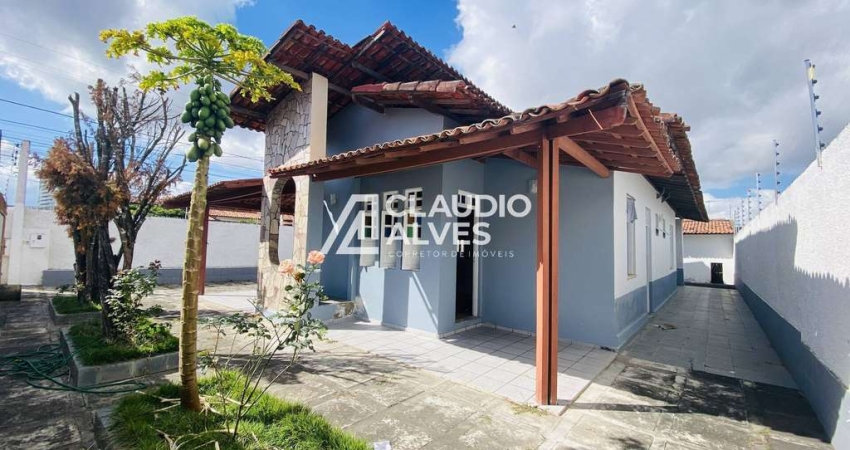 CASA COM 3 QUARTOS SENDO 1 SUÍTE - TERRENO COM ÁREA 18 X 28