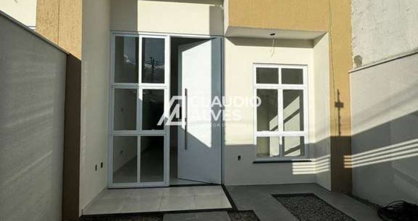 CASA COM 2 QUARTOS SENDO 1 SUÍTE NO BAIRRO PAPAGAIO