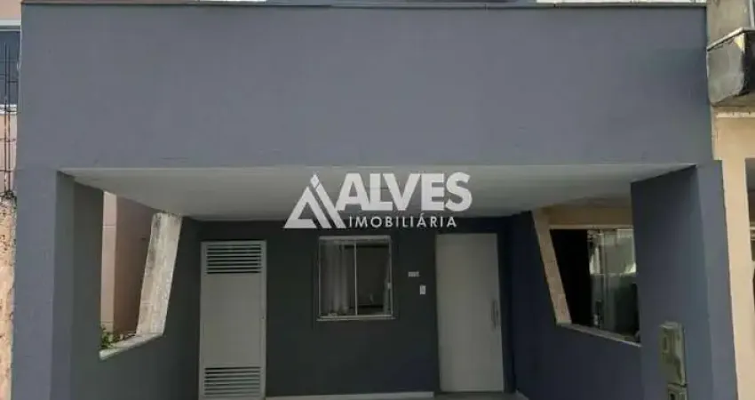 CASA REFORMADA COM 2 QUARTOS SENDO 1 SUÍTE EM CONDOMÍNIO