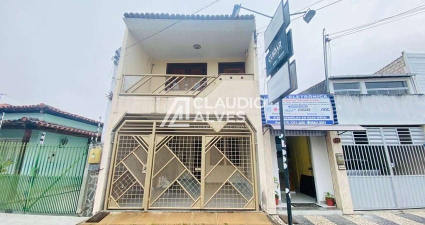 CASA COM 3 QUARTOS SENDO 1 SUÍTE  NA REGIÃO DA AV. MARIA QUITÉRIA