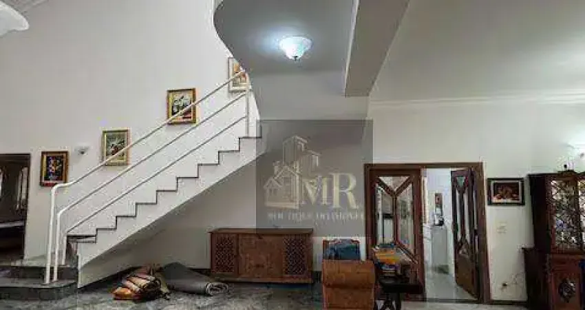 Parque Taquaral, em Campinas/SP - Casa Ampla e espaçosa para locação.  Piso superior:  3 dormitórios (suítes) reversíveis. 439,90 de área construída.