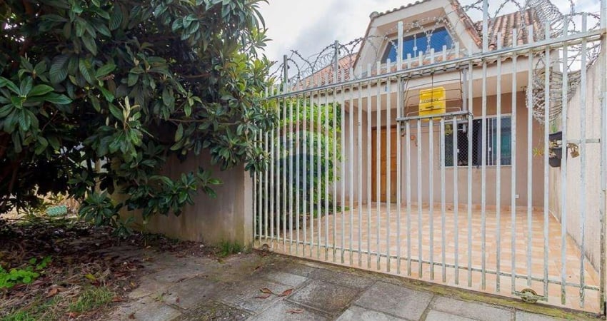 Charmoso Sobrado com 02 quartos sendo 01 suíte e 01 vaga de garagem à venda no Bairro Umbará