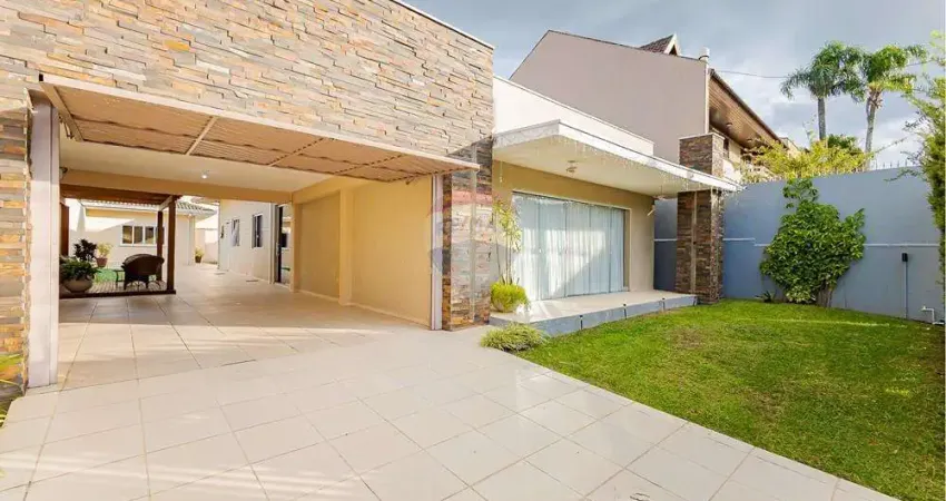 Casa térrea com 200m², 4 quartos, poucos minutos do centro de Curitiba