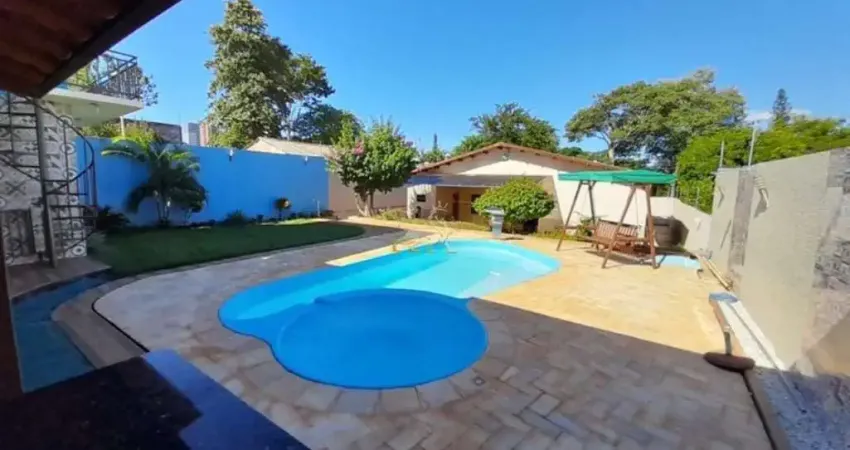 Casa 4 dormitórios para alugar Centro Foz do Iguaçu/PR