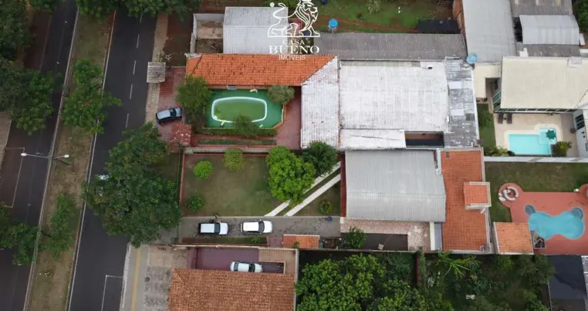 Oportunidade única: casa com edícula, amplo quintal e localização privilegiada!