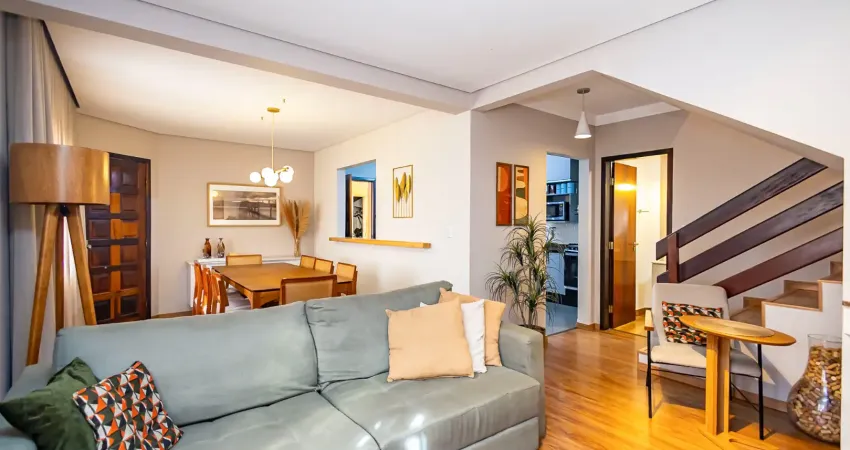 Sobrado ventilado, amplo com 3 quartos, suíte e 3 vagas no portão