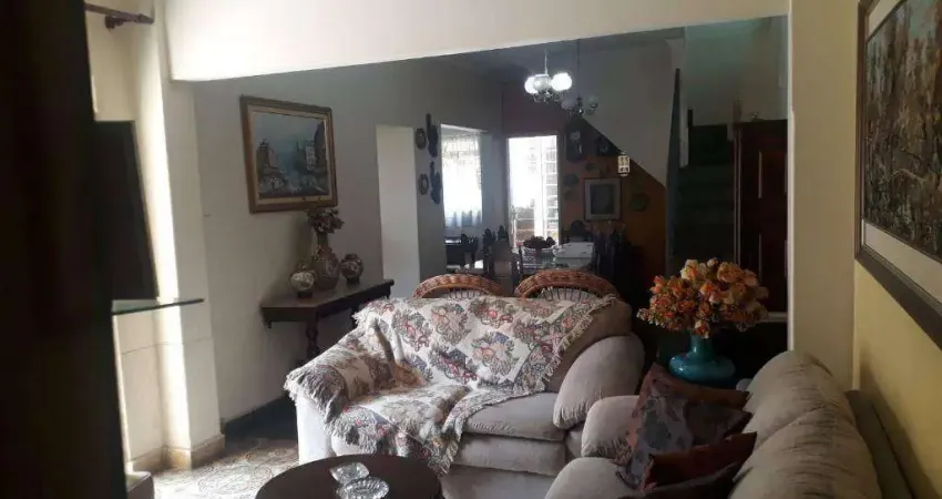 Casa com 6 dormitórios à venda, 199 m² por R$ 650.000,00 - Centro - Pouso Alegre/MG