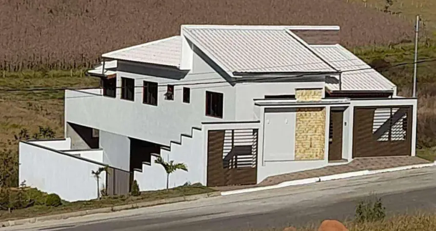 Casa com 3 dormitórios à venda, 200 m² por R$ 700.000,00 - Centro - Congonhal/MG