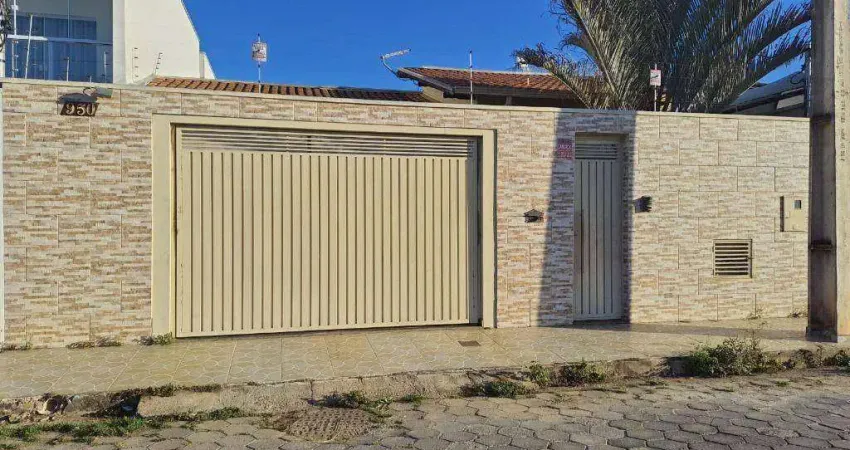 Magnifica casa a 3 minutinhos do centro, com 3 dormitórios, área de terreno vaga,  à venda, 140 m² por R$ 550.000 - Jardim Olímpico - Pouso Alegre/MG
