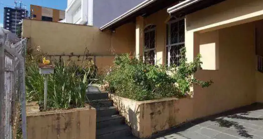 Casa com 3 dormitórios à venda, 135 m² por R$ 700.000 - Centro - Pouso Alegre/MG