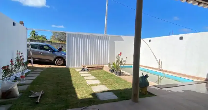 Casa dentro de residencial fechado com dois quartos sendo um suite