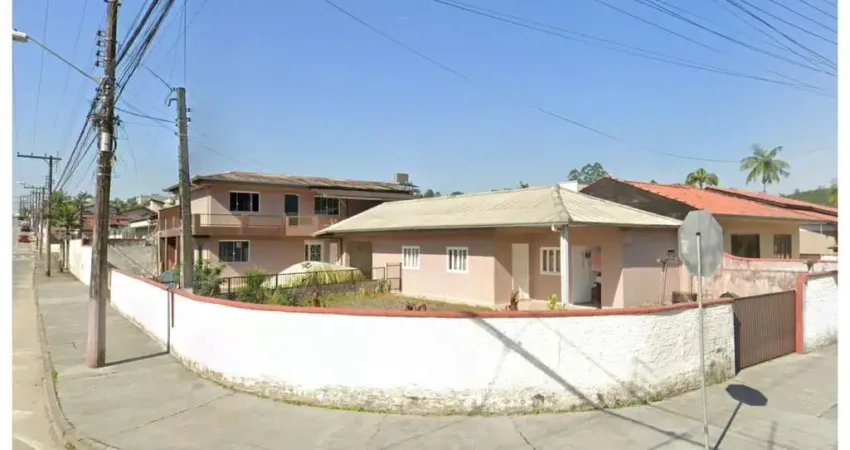 Casa à venda na Rua Manoel Wermutt de Moura, 343, Santa Catarina, Joinville