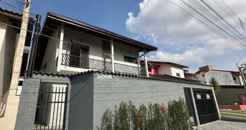 Aluguel de Casa em Condomínio de Alto Padrão em Nova Caieiras-SP: 3 Quartos, 1 Suíte, 2 Salas, 4 Banheiros, 6 Vagas e 250m² de Área.