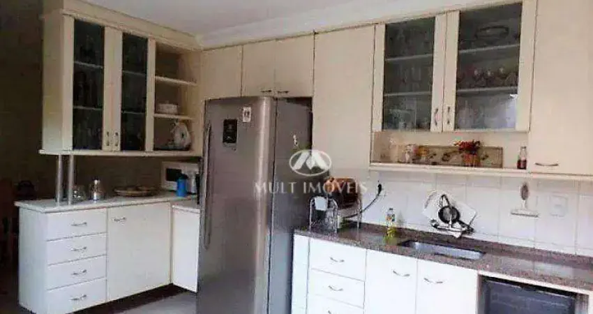 Sobrado localizado no Bairro Sumarezinho, com 3 suítes e varanda gourmet.