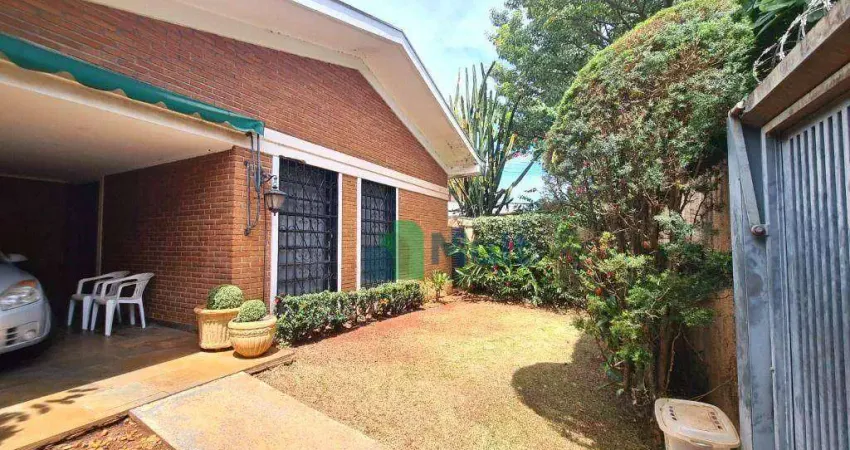 Casa Térrea localizada no Bairro Alto da Boa Vista com terreno de 345m² e 208m² de área útil.