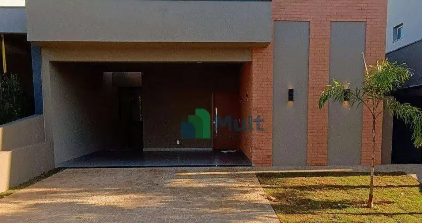 Casa Nova, térrea em condomínio com lazer completo.