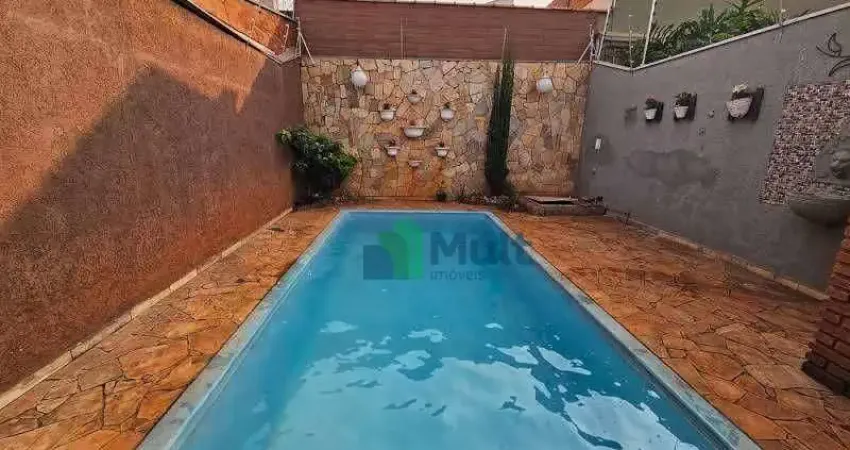 Casa Térrea em excelente localização no Bairro Monte Alegre próximo a USP  e fácil acesso ao Centro da Cidade, com terreno de 264m² e 154,66 de útil.