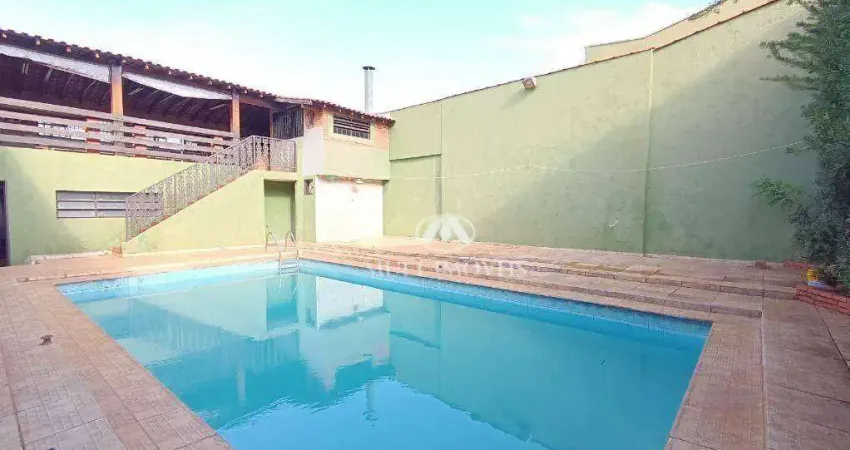 Sobrado com elevador, varanda gourmet e piscina em ótima localização no Bairro Vila Virginia, com terreno de 450m² e 511,31m² de construção.