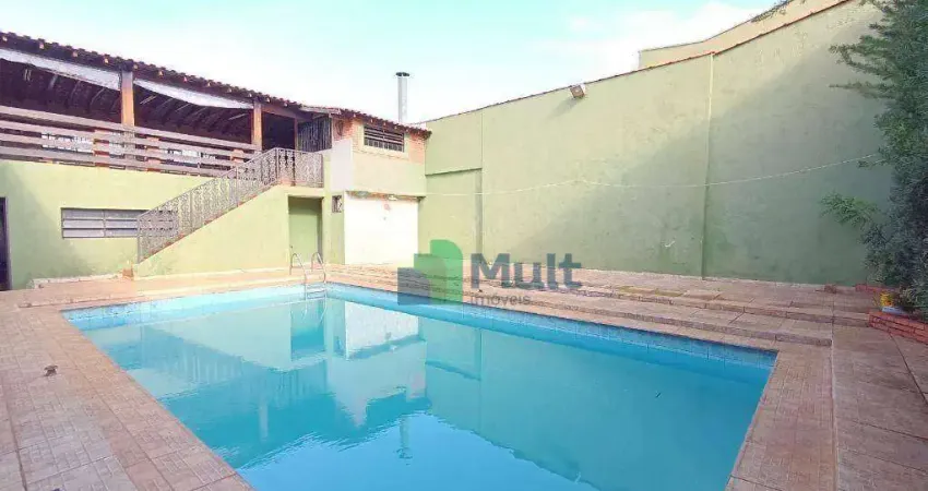 Sobrado com elevador, varanda gourmet e piscina em ótima localização no Bairro Vila Virginia, com terreno de 450m² e 511,31m² de construção.