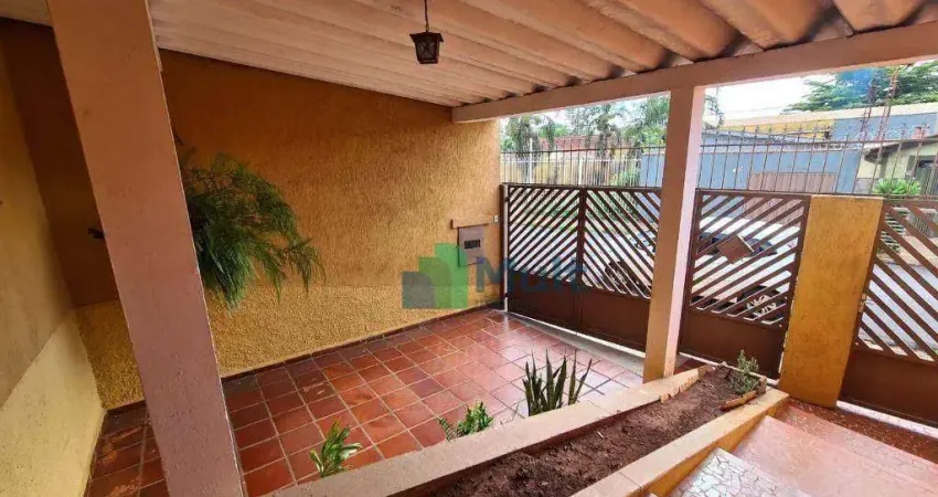 Casa térrea localizada no Bairro Vila Virginia com  terreno de 170,50m² e 121,70m² de área privativa, próximo ao Ponto Jota.