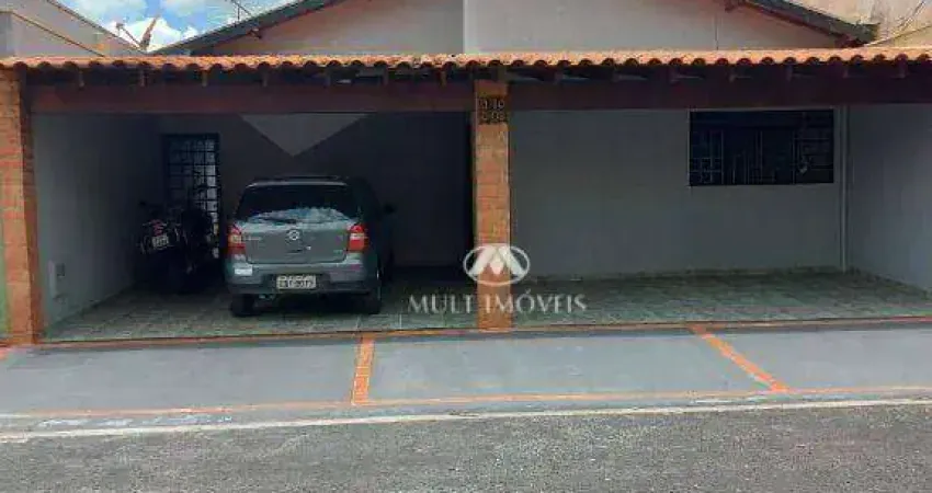 Casa para venda em condomínio fechado, no Jardim Florestan Fernandes com 200 m² de terreno e 90 m² de área construída.