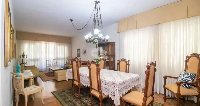 Apartamento com 217,30 m², 3 dorm e 2 vagas de garagem