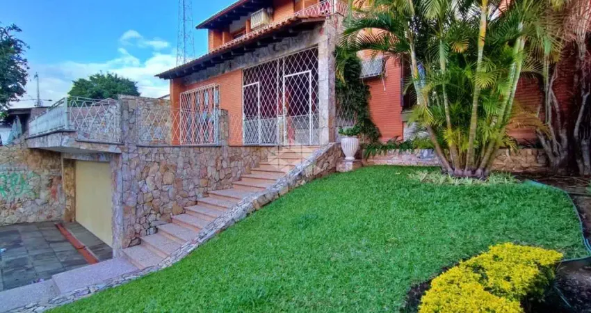 Casa com 5 quartos à venda na Rua Primeiro de Março, 721, Vila São José, Porto Alegre