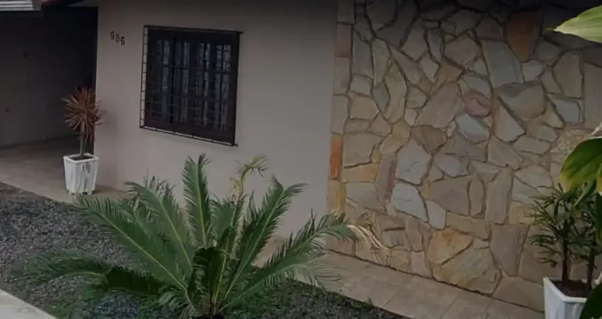 Casa no bairro Jardim Iririú