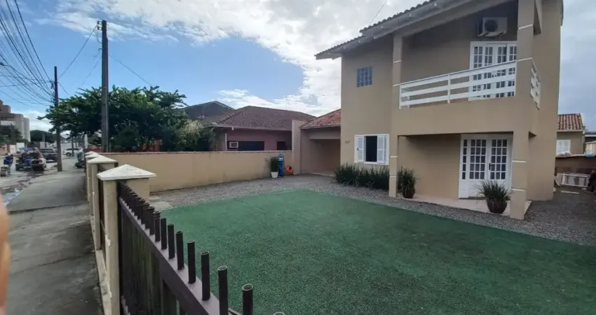 Casa com 3 quartos à venda na Vila Nova, Joinville 