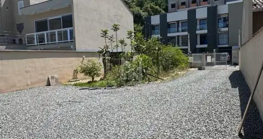 Terreno com Casa para Morar ou para uso Comercial no Santa Catarina