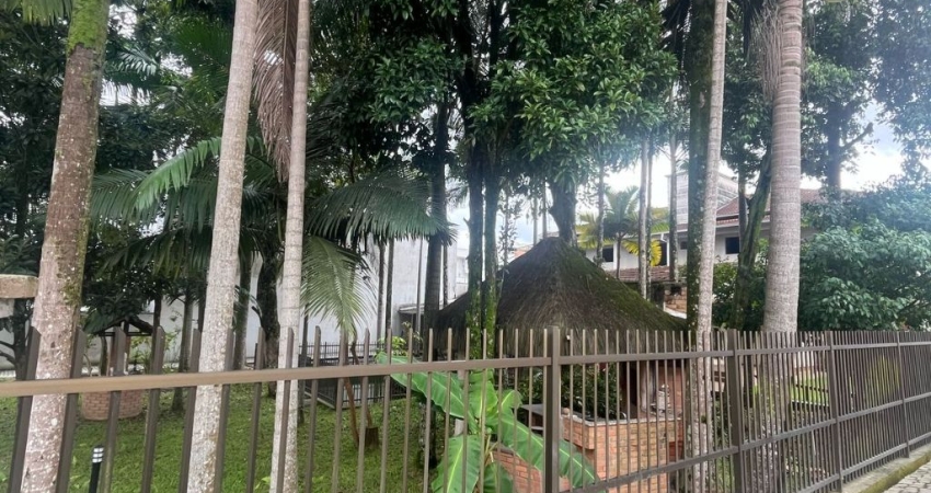Terreno com Casa de Madeira no Floresta