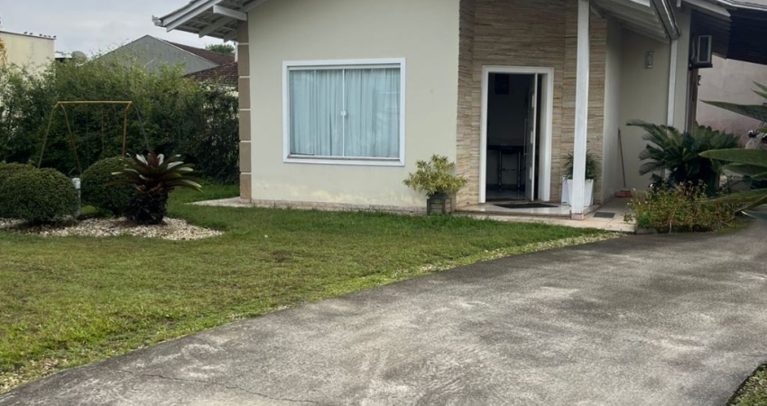 Linda Casa no Floresta