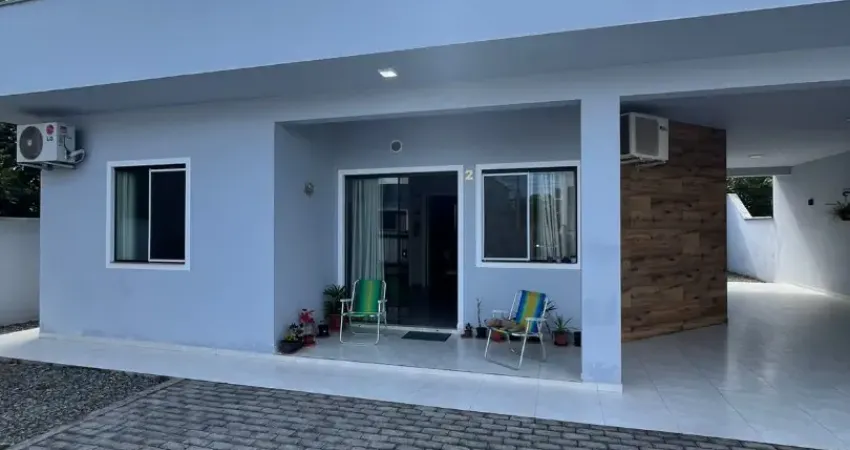 Linda casa pronta para morar e próxima a praia em são francisco do sul