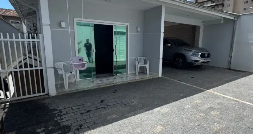 Linda casa com área de festas em excelente localização no itinga em araquari