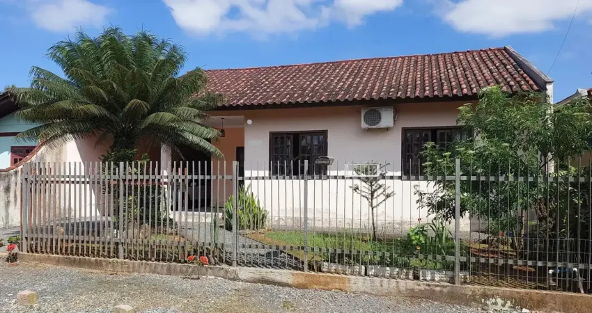 Linda e aconchegante casa em região tranquila no pirabeiraba