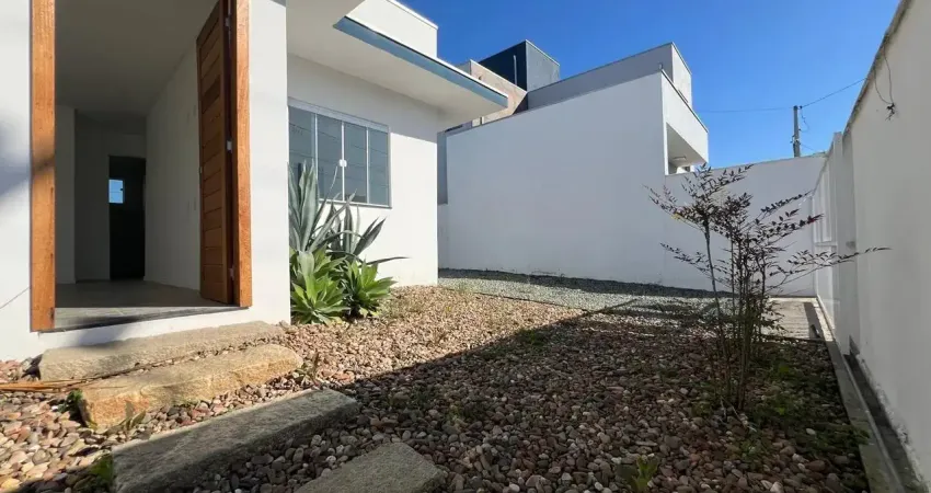 Linda casa pronta para morar próximo a praia em balneário piçarras