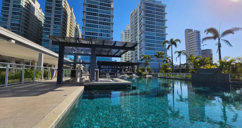 Lindo e sofisticado apartamento de frente para o mar em itacolomi