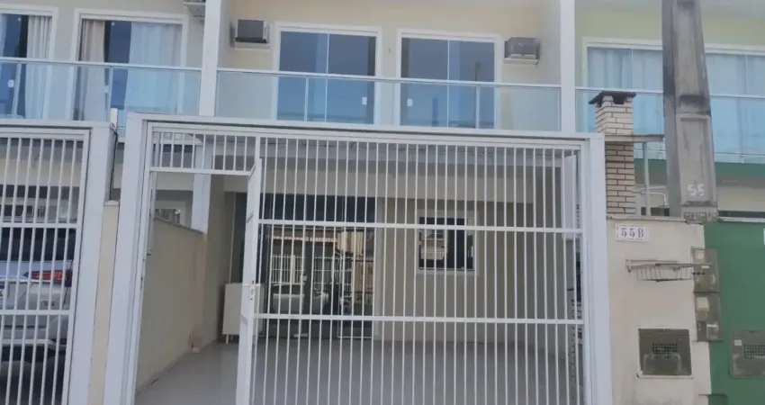 Aconchegante geminado próximo a praia de piçarras em itacolomi