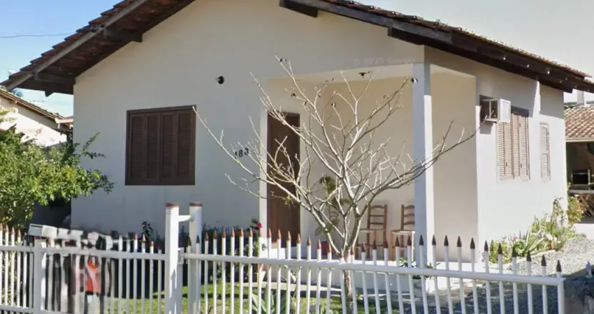 Linda e aconchegante casa com piscina no bairro santo antônio em bal. piçarras