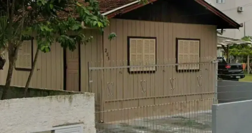 Aconchegante casa com edícula a poucos metros da praia de bombas