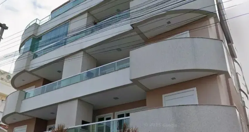 Linda cobertura com jacuzzi pronto para morar e perto da praia de bombas