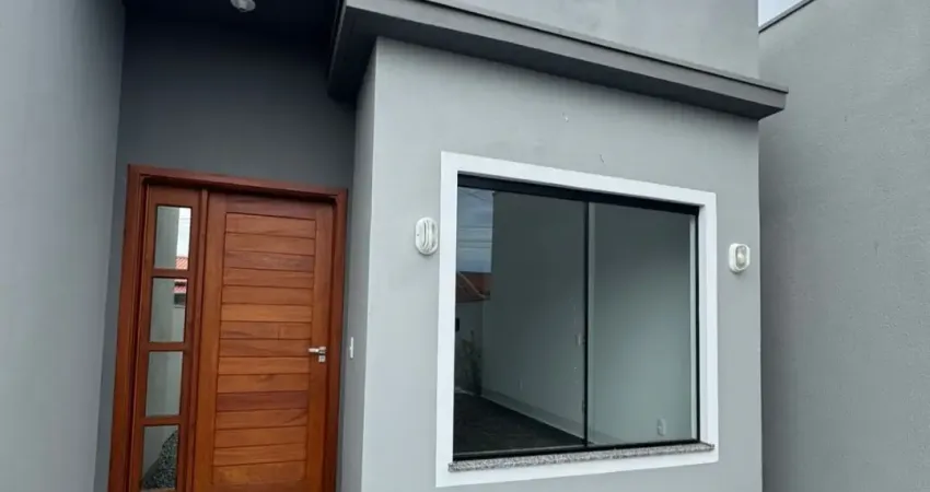 Lindo geminado na praia pronto para morar no bairro quinta dos açorianos