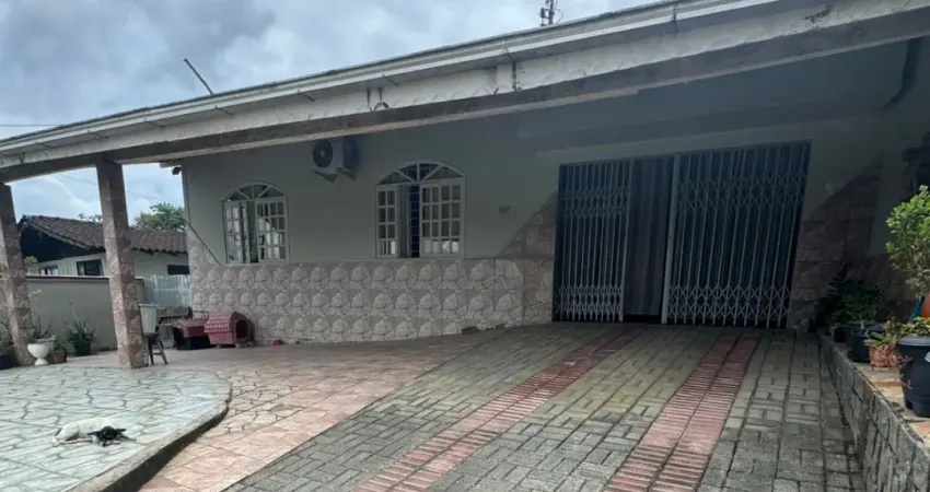 Casa com amplo terreno parcialmente averbada no jarivatuba