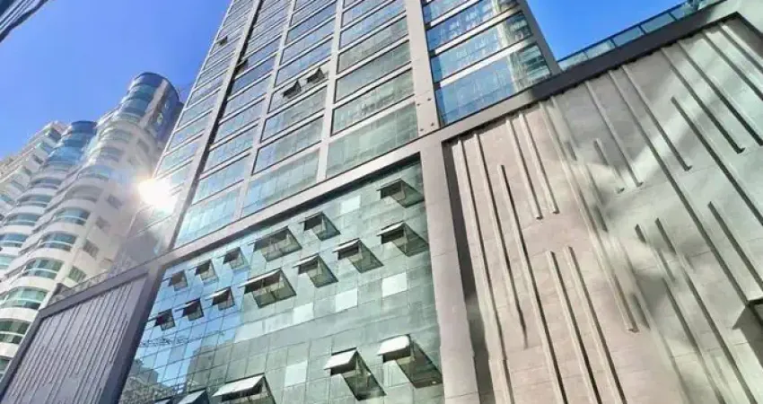 Lindo apartamento estilo flat em excelente localização em meia praia