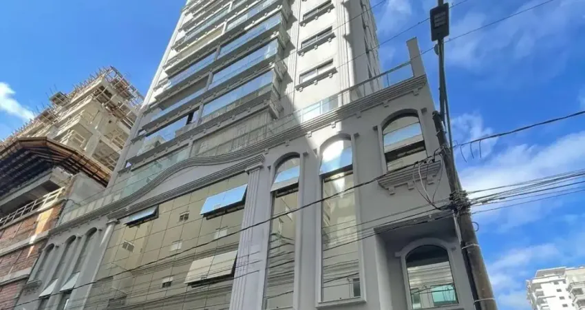 Lindo apartamento semi mobiliado em excelente localização na meia praia