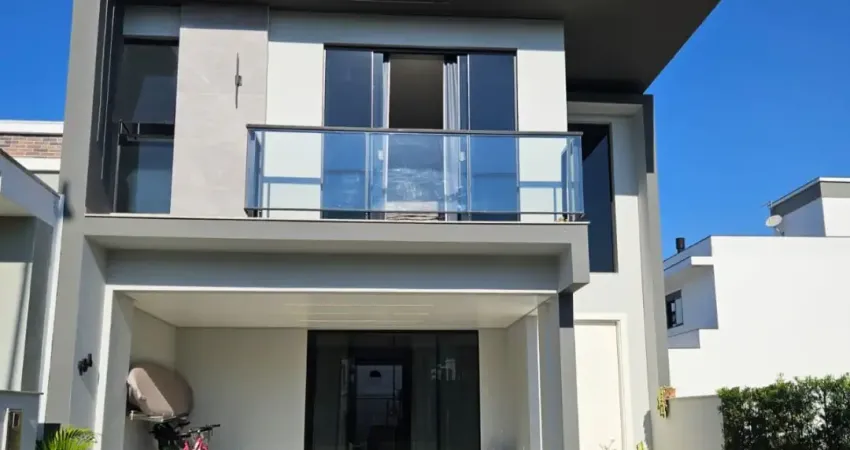 Linda Casa de Alto Padrão em Condomínio Fechado no Bairro Beira Rio em Biguaçu